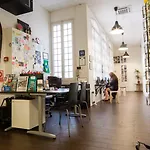 360 Borne אכסניה *