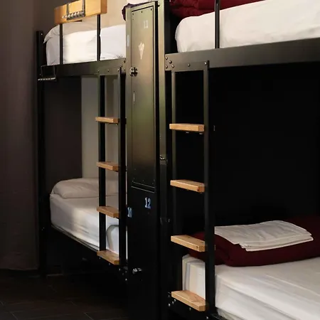 360 Borne אכסניה *