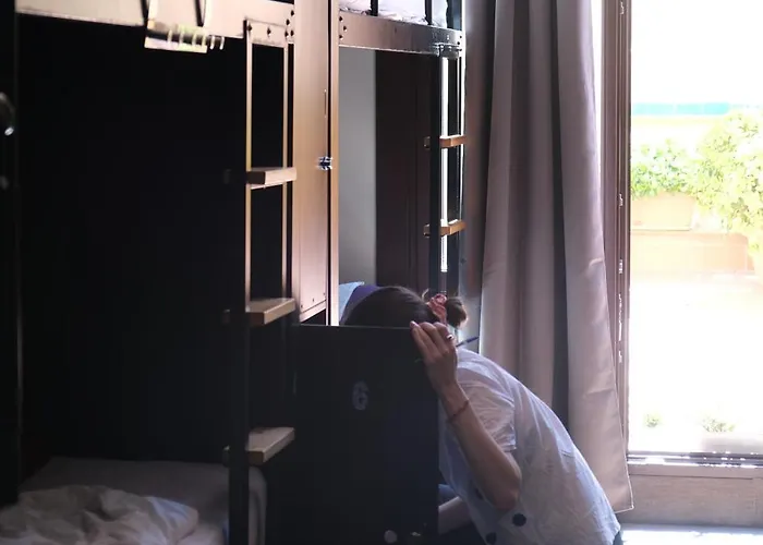 360 Borne אכסניה