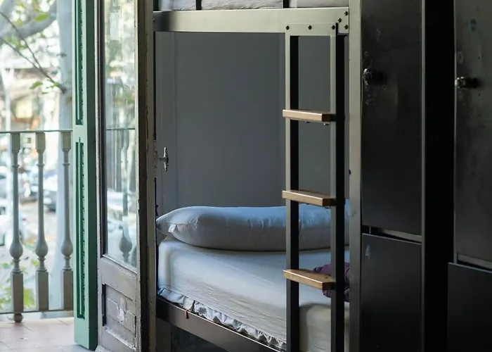 360 Borne אכסניה *