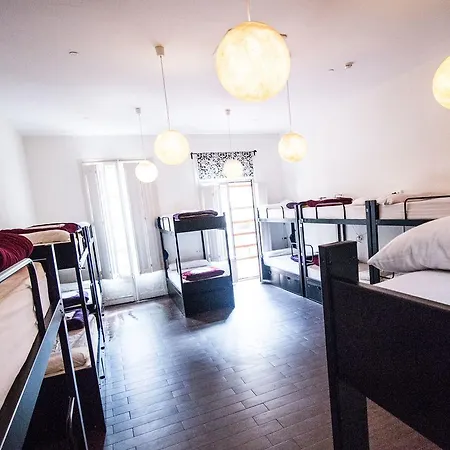 360 Borne Albergue *