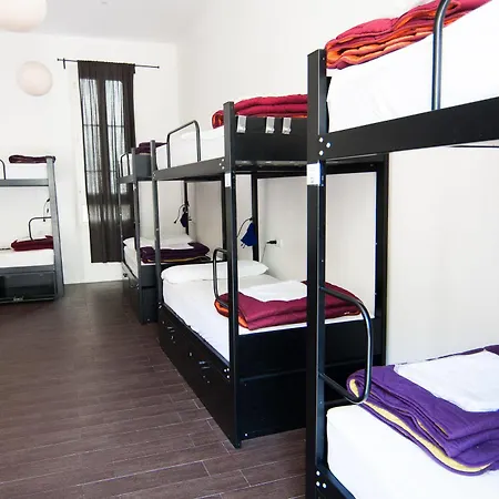 360 Borne Albergue *